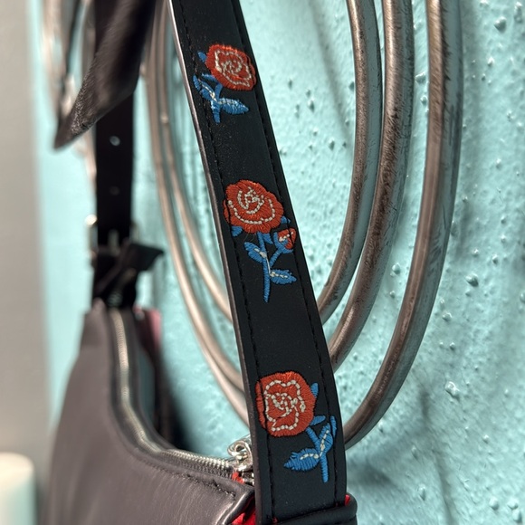 Hello Kitty BoxLunch Shoulder Bag - Picture 4 of 4